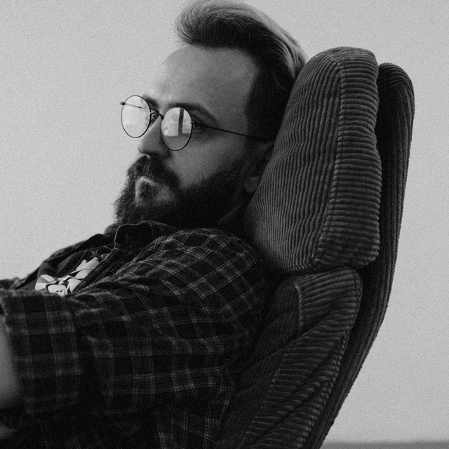 Александр Петин, черно-белый портрет в&nbsp;профиль